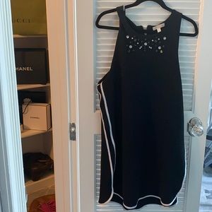 Beautiful dress missing one stone